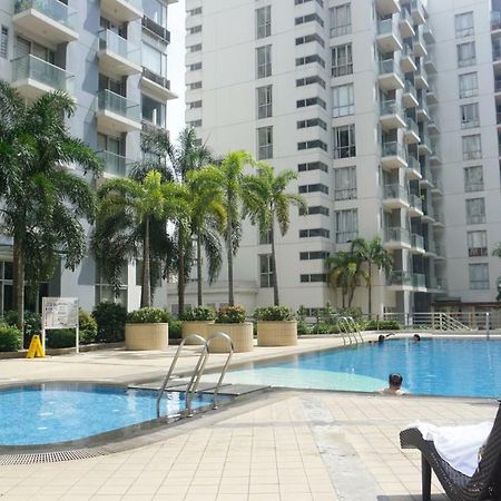 Palm Tree Condos Across Naia3 By Beth Маніла Екстер'єр фото