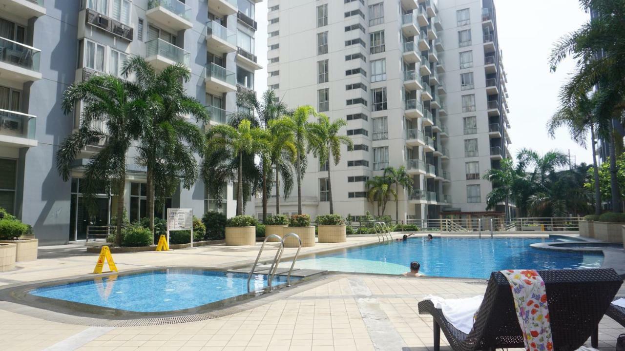 Palm Tree Condos Across Naia3 By Beth Маніла Екстер'єр фото