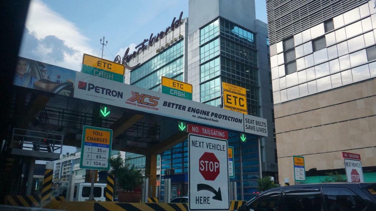 Palm Tree Condos Across Naia3 By Beth Маніла Екстер'єр фото
