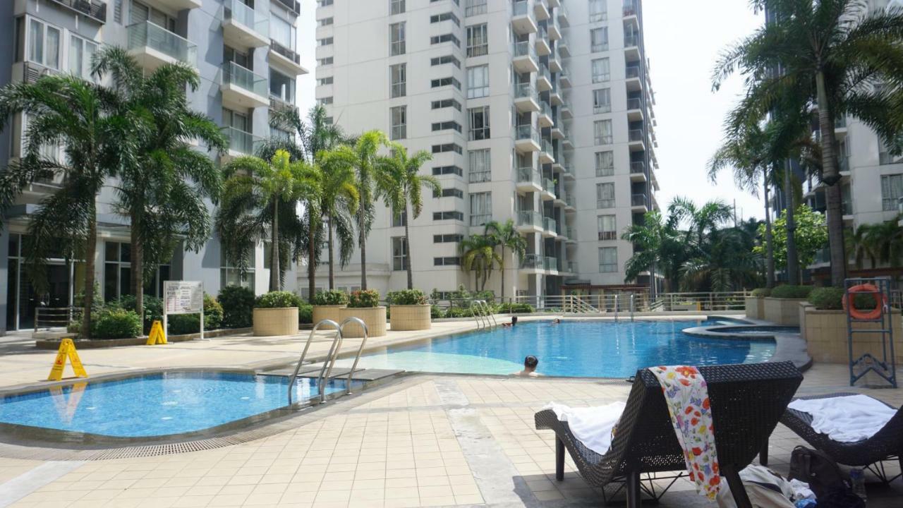 Palm Tree Condos Across Naia3 By Beth Маніла Екстер'єр фото