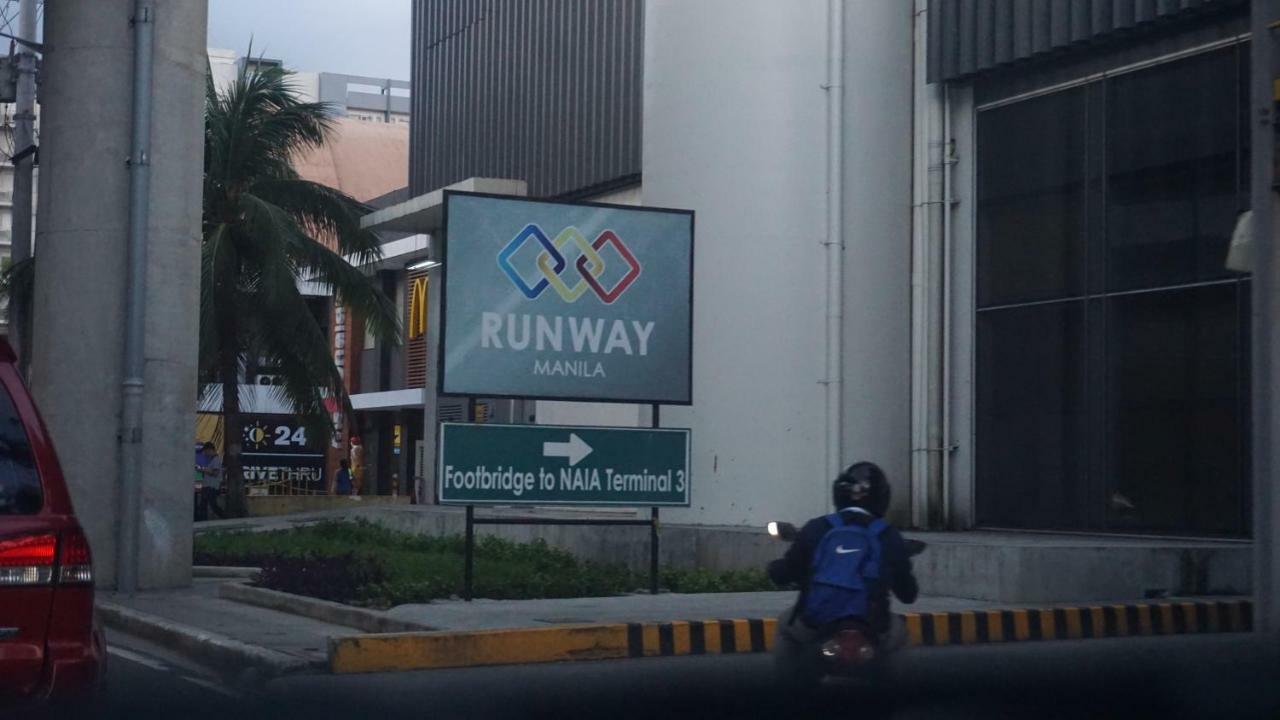 Palm Tree Condos Across Naia3 By Beth Маніла Екстер'єр фото
