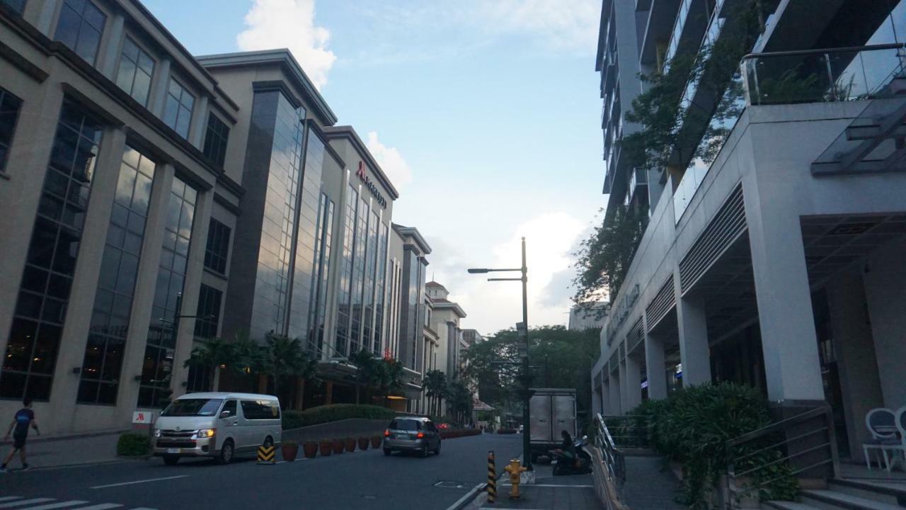 Palm Tree Condos Across Naia3 By Beth Маніла Екстер'єр фото