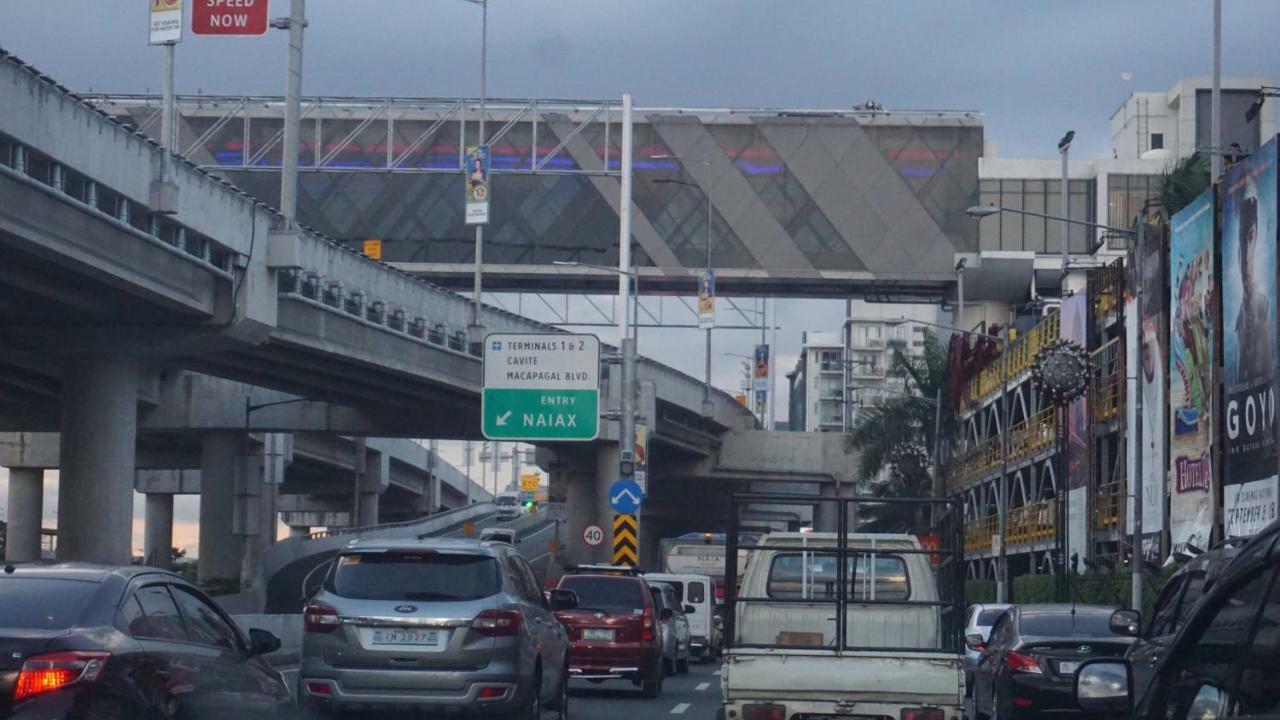 Palm Tree Condos Across Naia3 By Beth Маніла Екстер'єр фото