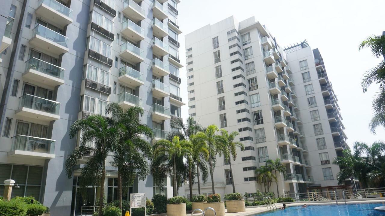 Palm Tree Condos Across Naia3 By Beth Маніла Екстер'єр фото
